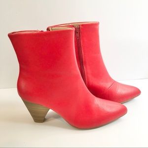 APT. 9 red womens pointed toe block heel boots. Size 8